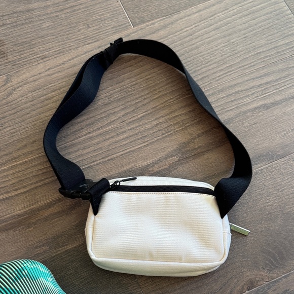 Stylish Cream Waist Bag - Picture 2 of 2